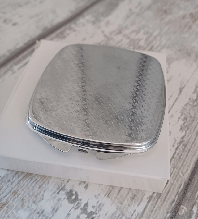 Red panda compact mirror, chrome colour 